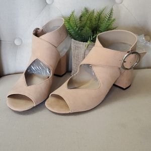 Style Charles heels, open toes/heels size 6.5